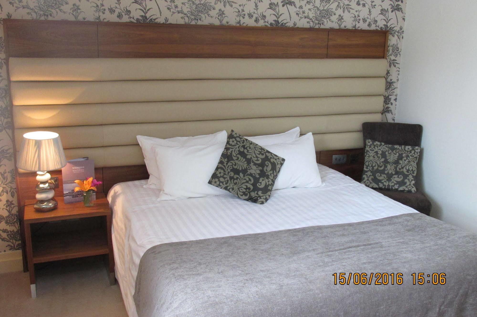 Westport Country Lodge Hotel Extérieur photo